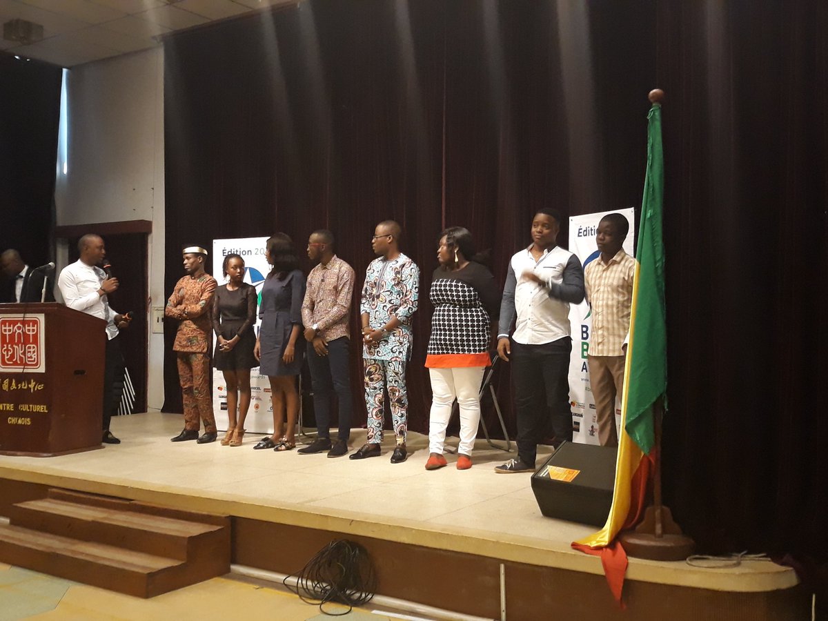 #BeninBlogAwards #wasexo 
Place aux 10 finalistes de la deuxième édition. Chaque blogueur présente son blog  <a href="/ecranbenin/">Ecranbenin</a> <a href="/BELLOGaniath/">Ganiath BELLO</a> <a href="/arayaasante/">Arayaa</a> <a href="/ab_benin/">Blogueurs du Bénin</a>