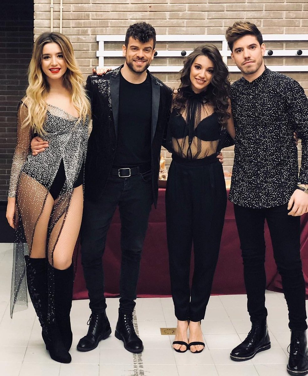 dublinag8's tweet photo. quedan 2 conciertos.
necesito que esto se repita.
#Roiwarmicky https://t.co/Rcbp6jcKL2