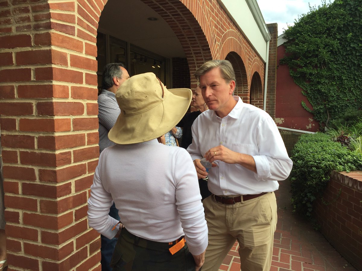 SteveObsitnik's tweet photo. Had a wonderful evening @ the Community Meet & Greet in New Canaan & the Feast of St Lawrence in Cos Cob!
The people of CT want a leader who has a plan to fix our state's current economy & allow people to live, work & retire IN CT..My plan is the ONLY realistic one to #ReinventCT https://t.co/ECwii6o3DG