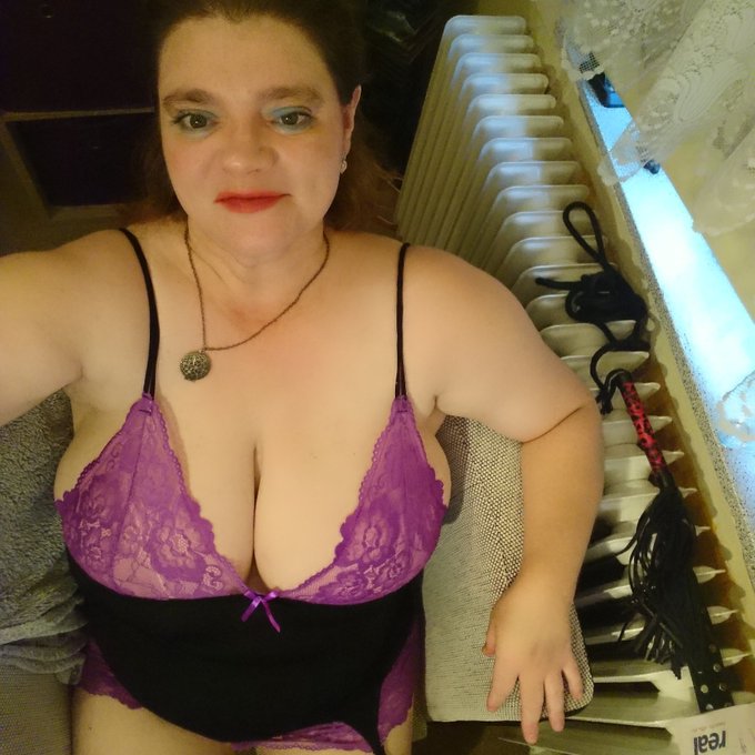 Heute Abend live im Chat bei zuhause. com 😘 Besuche mich im Chat und lass uns Spa&szlig; haben. Freue mich<a href="/tag/mollig"class="tags"><span>#mollig</span></a><a href="/tag/reife"class="tags"><span>#reife</span></a>