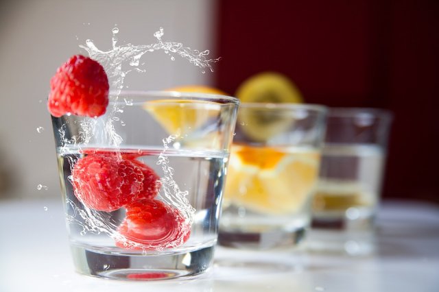 MedShoppeDeLand's tweet photo. Did you know that eating lots of water-rich fruits can help you stay hydrated when you aren't drinking 8-10 cups of water each day? https://t.co/nuBZs1pBvq