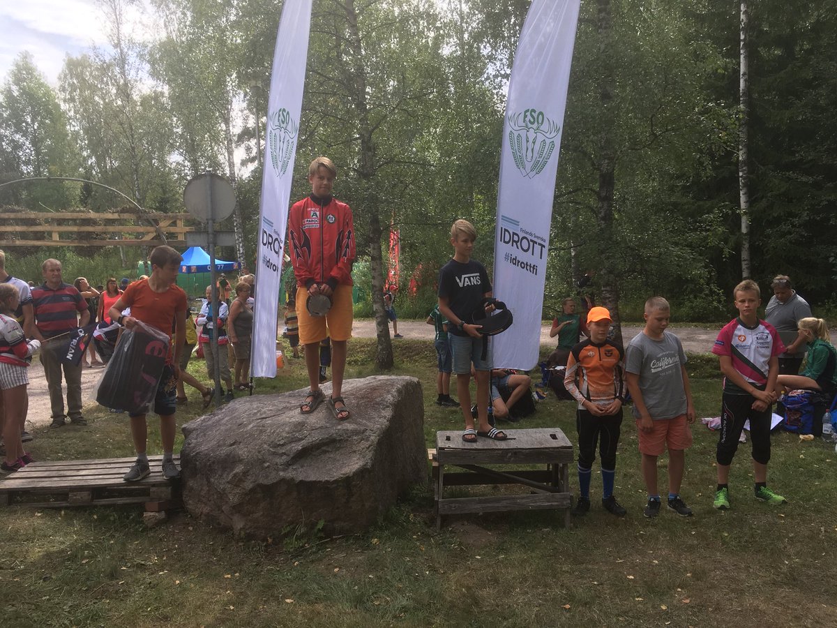 PIF_OL's tweet photo. FSO-Mästerskapens långdistans avgjordes i Noux och #junnurävarna var idag extremt tuffa! Fyra st vinnare Emma D12TR, Simon H14, Jill D16 &amp; Amy D20! Tre stycken 2 platser Alex H16, Jenny D18 och Ida-Marie D20! #FSOM2018 #orientering #suunnistus https://t.co/Essb6NeGEy