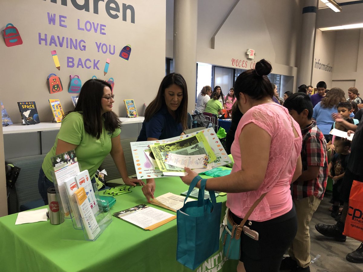 CFHealthPlans's tweet photo. We’re so excited to be helping District 5 students get back-to-school ready this morning! #CFHPcares #CFHPkids #backtoschool @CWShirleyG https://t.co/A6L4poNu3u