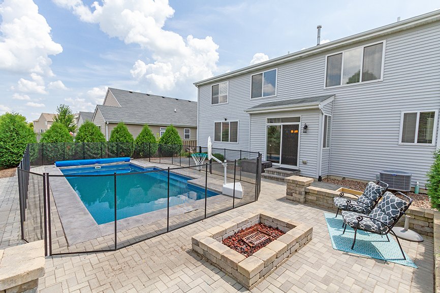 SLeonardTeam's tweet photo. Saturdays are meant to be spent by the POOL! This home is move-in ready! Who's interested? #sarahleonardteam #slt #currentlisting #realestate #callforashowing #thiscouldbeyours https://t.co/lSOSvLPWij https://t.co/rVWGgNepF1