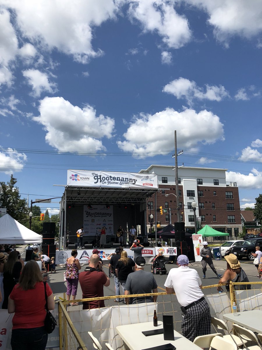 GertisPub's tweet photo. First bands are on! Lunch specials are cooking! Happy Hootenanny! @Ptbo_Canada @HootenannyPTBO https://t.co/lvjAbXw1oo