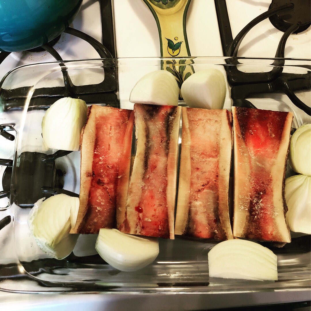 theMurph's tweet photo. Not gonna lie. I have never been intimidated by so few ingredients. Still about 47 days out but starting to practice for the #firstfortydays with my first swing at beef #bonebroth. Wish me luck on the next 8 hours.
#firstforty #first40days #firstfourtydays #HengOu #postpartumprep https://t.co/CqsfAjXiIF
