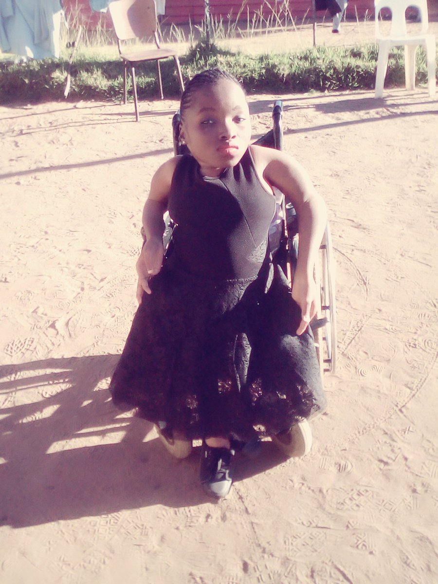 DjGugs1's tweet image. Extremely short limps, brittle bone &amp;amp; pushing myself is a struggle as i tend to break bones easily 😓😓
Help me get a electronic wheelchair 

#GodBlessYou