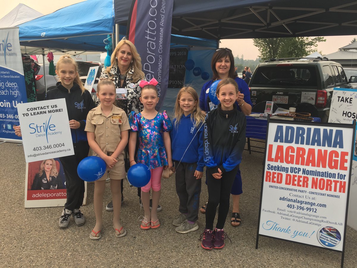 StriveDanceRD's tweet photo. We’re down at the Market at Red Deer spending the day next to community members Adriana Lagrange, Adele Poratto, and Joy in the Gems. Drop by to say hi! 😀💙 https://t.co/tGcGuRaSxk