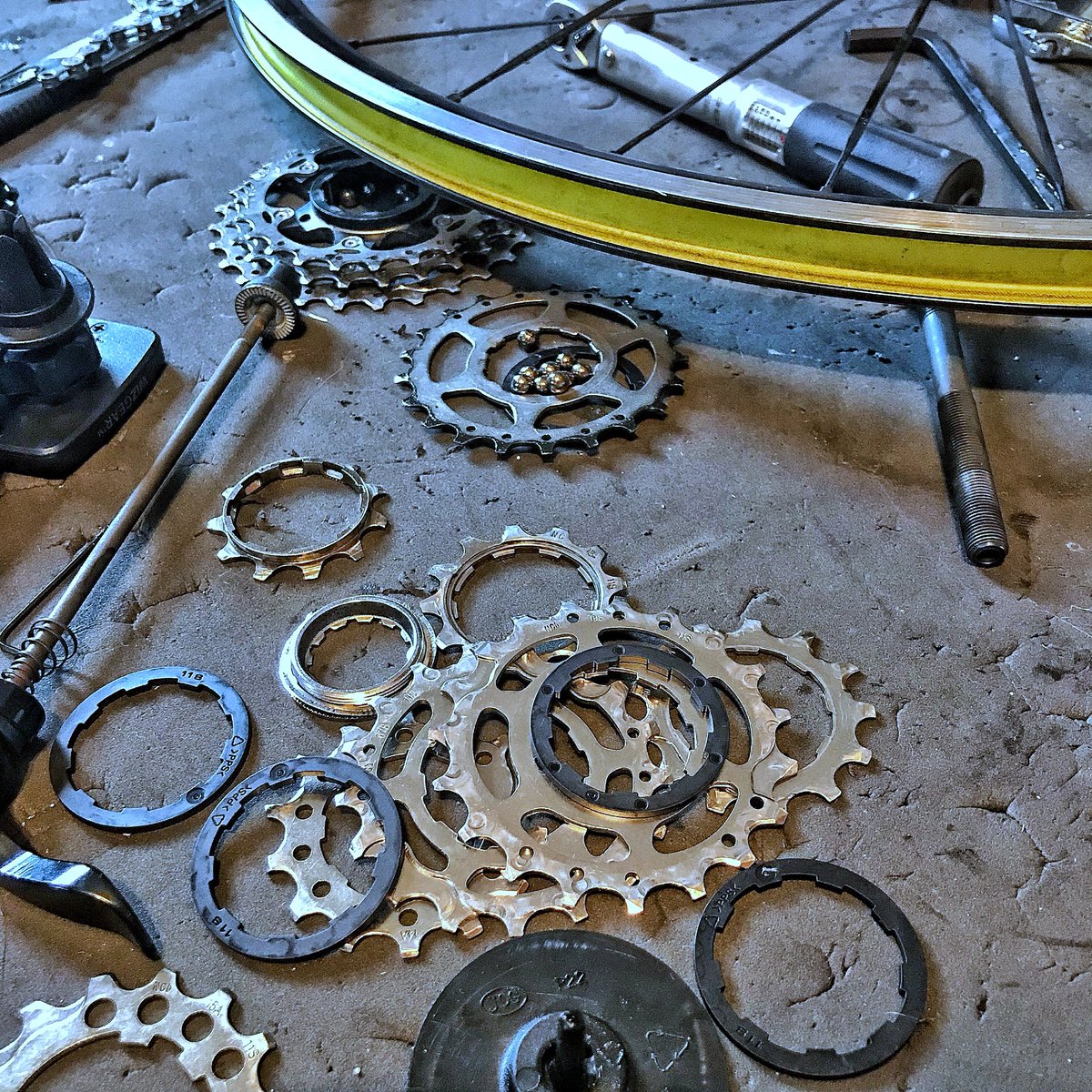 JQCyclist's tweet image. Picked up a spare rear wheel for using in the @wahoofitnessofficial #kickrsnap which meant I could take some time to overhaul the rear hub of the wheel that has been my workhouse the past couple years. #wahooligan #wheelmaintenance #rearhub #bikemaintenance