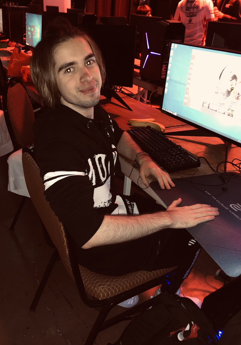 jcar805's tweet image. The defending champ looking confident. Good luck to all the #QuakeChampions competitors in today’s matches @t9clawz #quakecon2018