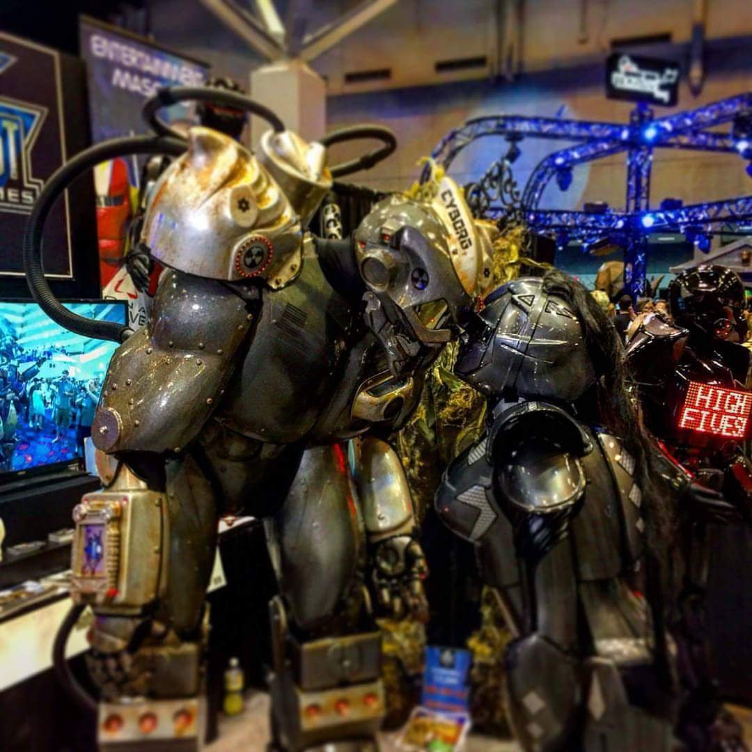 TWRWITHJENNIO's tweet image. CYBORG &amp;amp; Gun Metal Diamond Love! We Posses The Secret Mojo!  @cosplayer.girls @cosplaypros @cosplayology @cosplayrelated @cosplay.army @cosplaydirectory @transworldshows @hauntnewsnetwork @robotics @the_cosplay_world #transworld  #dance #robotdance #daftpunk