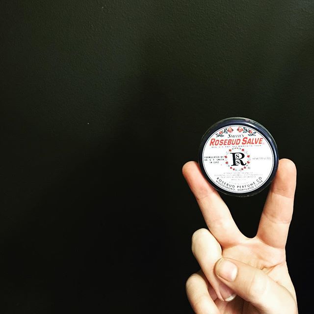 Happy weekend to all our Rosebud Salve lovers ✌🏽🌹 📸  Jessica Andrews #WeekendVibes #RosebudStories #WeekendBeauty