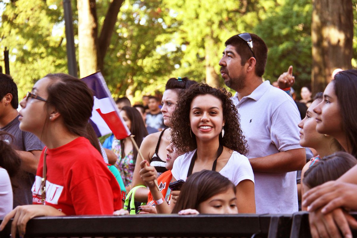 FiestaBham's tweet photo. Did you know? There are more than 400 million people in the world who speak Spanish? We've got big plans to celebrate the language, culture, art, traditions & music of our Spanish-speaking neighbors on Sept. 29 at #FiestaBham - we hope you'll join in! #CelebratingInFullColor https://t.co/7DUydPyoXj