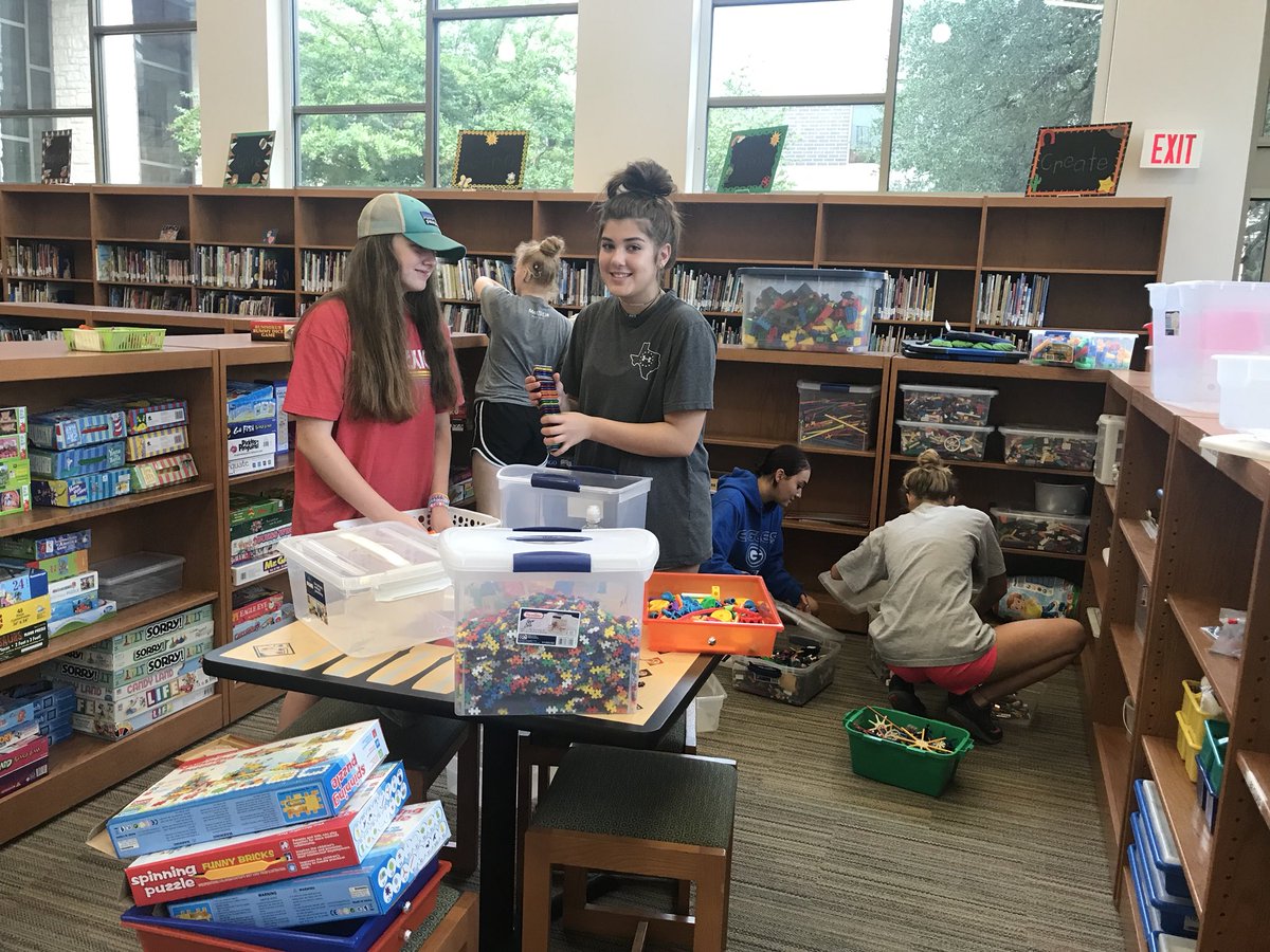 pierce_janae's tweet image. A huge shoutout to the Lady Eagles basketball team for all your help today @rayemccoygisd.  It’s amazing what you can do with about 25 girls! #lovegeorgetown @CoachFarney