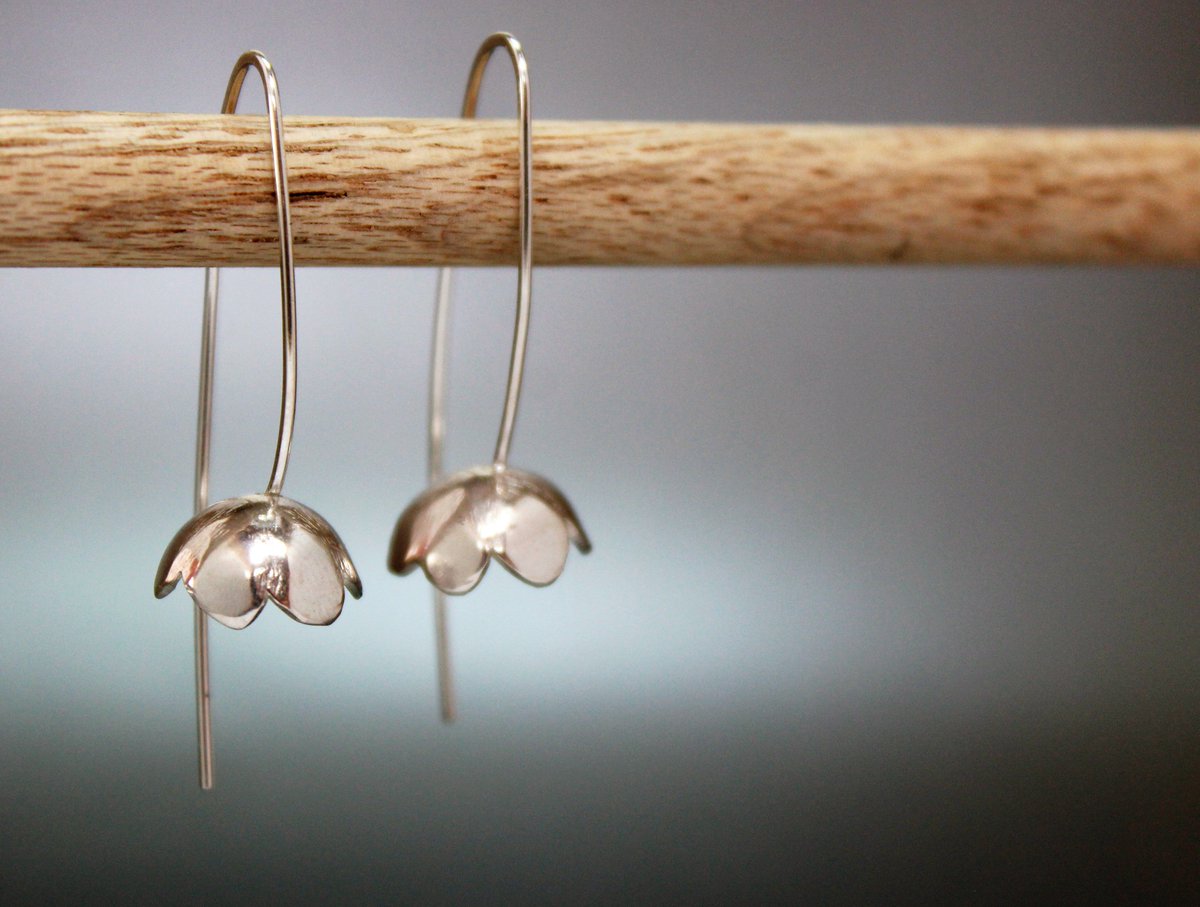 JewelleryIo's tweet photo. #flowersearrings #bellearrings #sterlingsilverearrings #iohandcraftedjewellery #handmadejewellery #Liverpooljewellery #giftideas #giftforher #girlfriendgift #bespokejewellery https://t.co/kRCcenKvoe