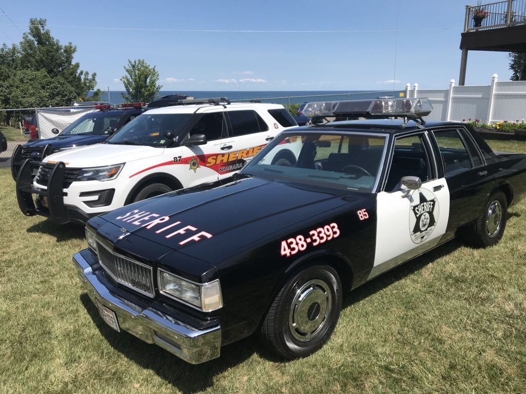 SheriffVoutour's tweet photo. Then and now. A 1988 and 2018 patrol car. On the shores of Lake Ontario. @NiagaraSheriff @NYSheriffs @NationalSheriff https://t.co/PGW0AcAP8m
