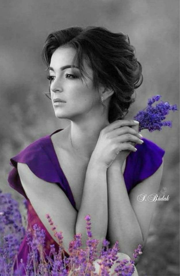 Eninde Sonunda...

Kapımdır geleceğin ve, 

Ve Bin kere...

Af dileneceğin Yer, 

Benim Yüreğim olacak...!!!🌺🌸
