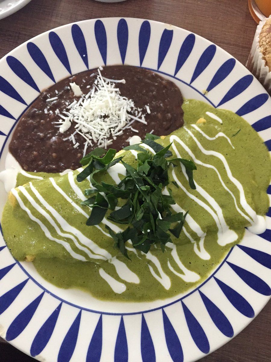 Hoy en #evacomiendo: Omelette de Rajas y espinacas. Queso manchego y jamón de pavo. #desayuno #Food  Buenísimos desayunos en Fonda Doña Blanca