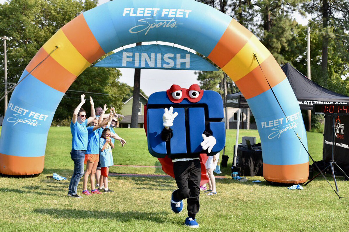 mykcrawford's tweet photo. The @watrust #CrewInBlue at this morning’s Ka-POW Fun Run at Grant Park. #spokane #funrun #proudsponsor #watrustology #ad https://t.co/UZ0zWaLaCP
