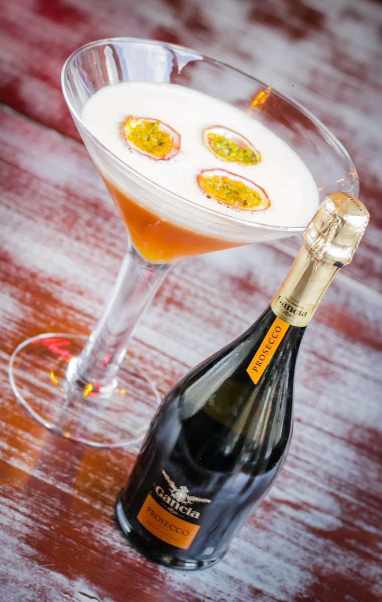 SlugCroydon's tweet photo. Your Saturday nights are going to get more interesting from the 15th August 👀🍸 but for now, start your Saturday off with our Giant Pornstar Martini, perfect for sharing (or not 😉) #COMINGSOON #Pornstartree #pornstar #martini #gettogether #slugandlettuce #slugandlettucecroydon https://t.co/iuz6N0MOy5