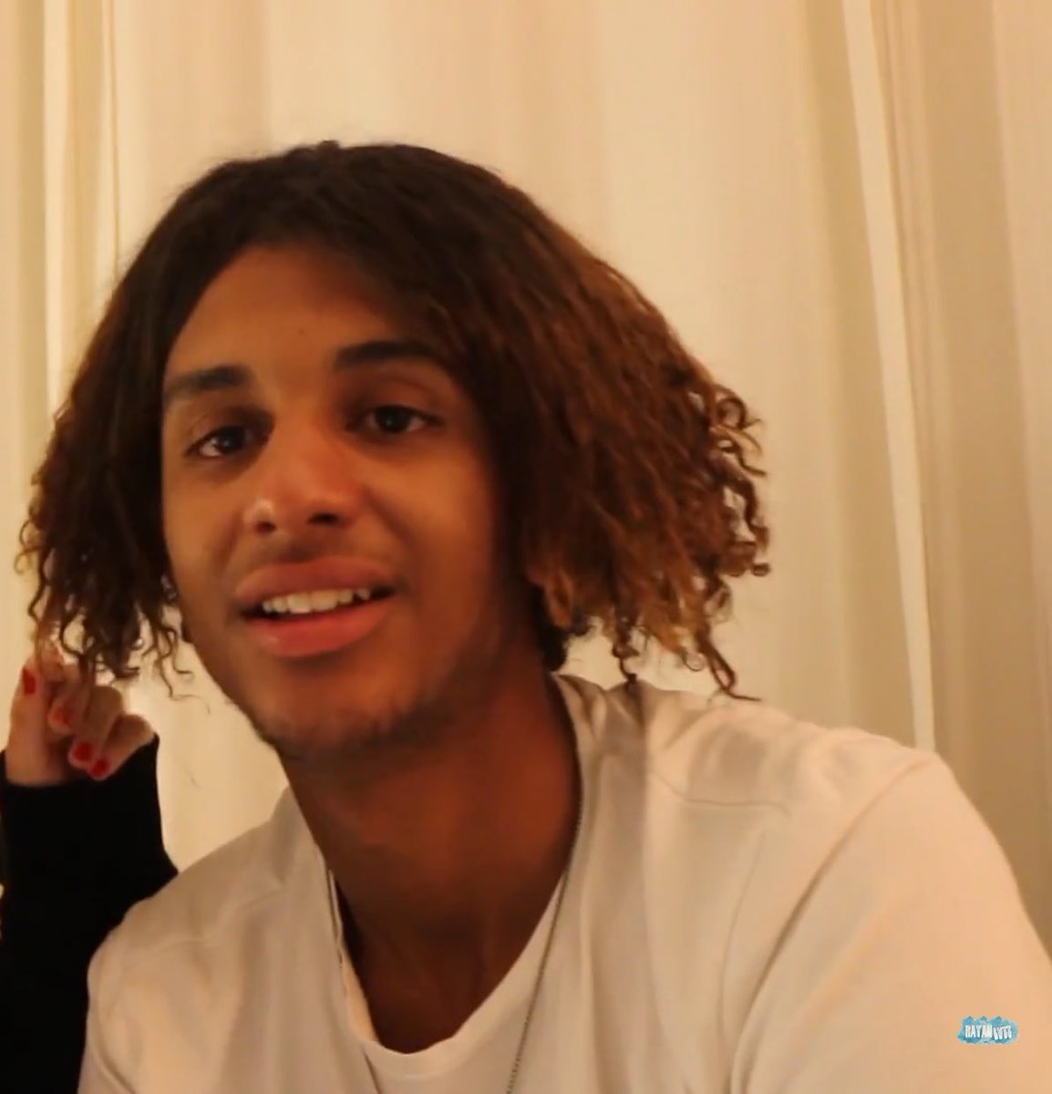 Celia Is Heree On Twitter Bernard 47 Ans Homme Au Foyer