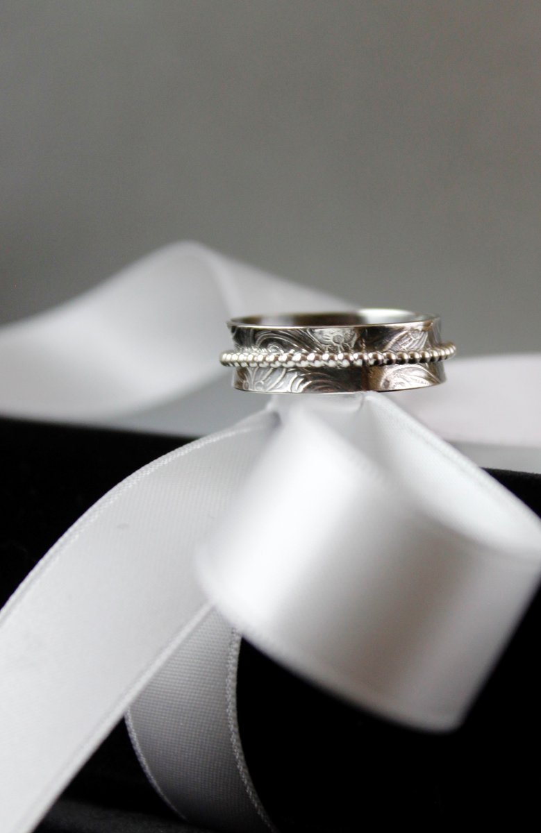 JewelleryIo's tweet photo. #spinningring #originaljewellery #uniquerings  #sterlingsilverjewellery #iohandcraftedjewellery #handmadejewellery #Liverpooljewellery #giftideas  #bespokejewellery https://t.co/vPQfQwnGMh