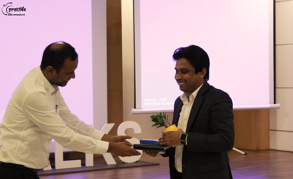 SIBMHYD's tweet photo. DAY 2, Speaker #4: Mr. Jyotirmoy Bhattacharya speaks all about the developing technology and how the future would be with automation. 

#SIU #SIBMH #Symbiosis #SymbiTalks https://t.co/XQEGGNYlQS