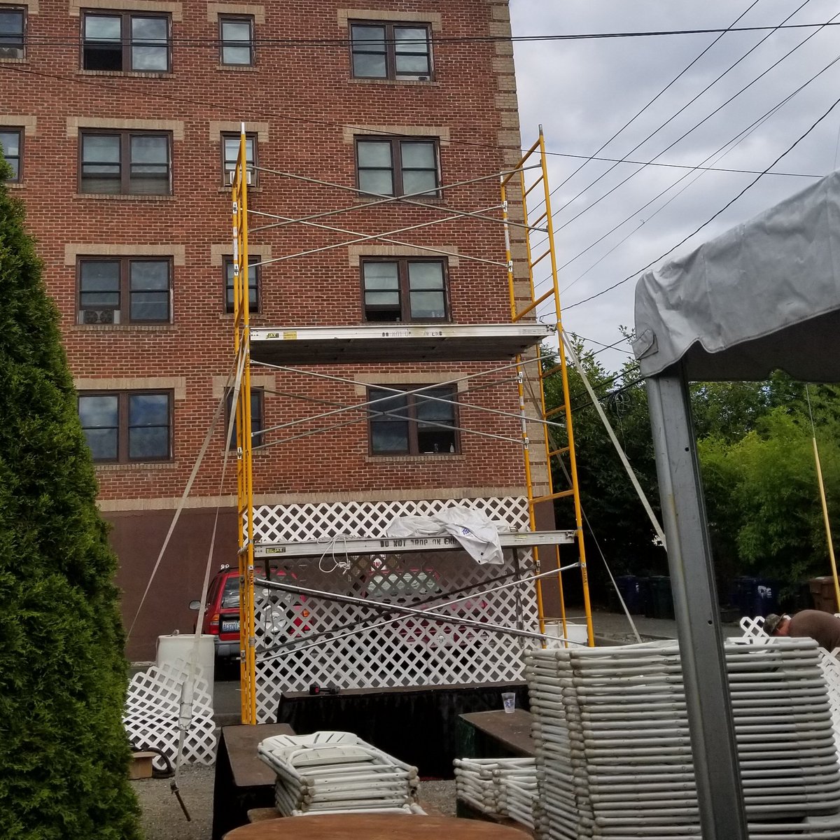 Parkway_Tavern's tweet image. Happy Saturday! We have Session Fest and Barleywood Squares today. The crew is working hard to get it all set up. Fest starts at noon, Squares starts at 1. Can't wait! 
#TacomaBeerWeek2018 #SessionBeer #CraftBeer #DrinkCraft #StadiumDistrict #Tacoma #253 #ParkwayTavern