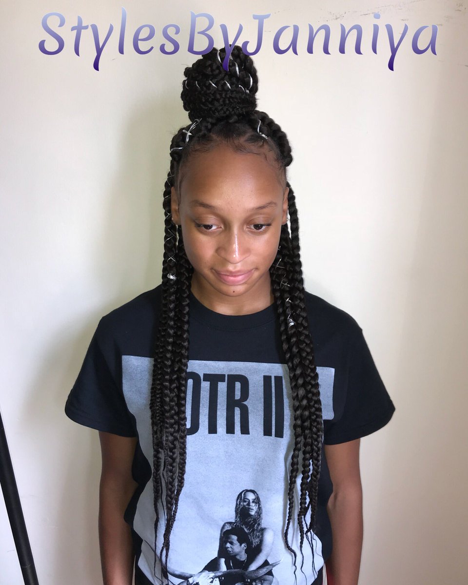 StylesByJanniya's tweet photo. "Jumbo/Triangle Part/Long Box Braids ! #StylesByJanniya I'm glad you like them Holly! 
#ChicagoBraider #TheHookUp #Braids #TriangleParts #Long #ChicagoStylist #ChicagoBoxBraids" https://t.co/LN7p4MBUyZ
