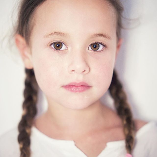 JoachimJauker's tweet photo. #mygirl #love #loveislove #twinstagram #twins #oneoftwo #sony #zeiss #alpha7r2 #portrait #photography #portraitphotography #kidsmodel #fashion #beauty #blog4style #instagood #pictureoftheday #weekend #weekendmood https://t.co/SbO06uvvb8 https://t.co/jFB2qYcLWF