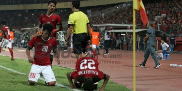 MuzaAnaqie's tweet photo. #TimnasU16 Juara #AFFU162018 ⭐

FT: 🇹🇭 Thailand 1-1 Indonesia
🇮🇩
⚽ 33' Fajar FR 👟 Andre O
⚽ 72' Apidet J 👟 P Innet

Penalti: #THA 3-4 #IDN

Congrats #IDN, Champion of #AFFU16! 🏆
#IndonesiaJuara! 🌠👊
#KadoHUTRI_73! 🇮🇩

#TimnasDay #GarudaAsia #GarudaKitaJuara #IDNvTHA https://t.co/AziNdDejYu