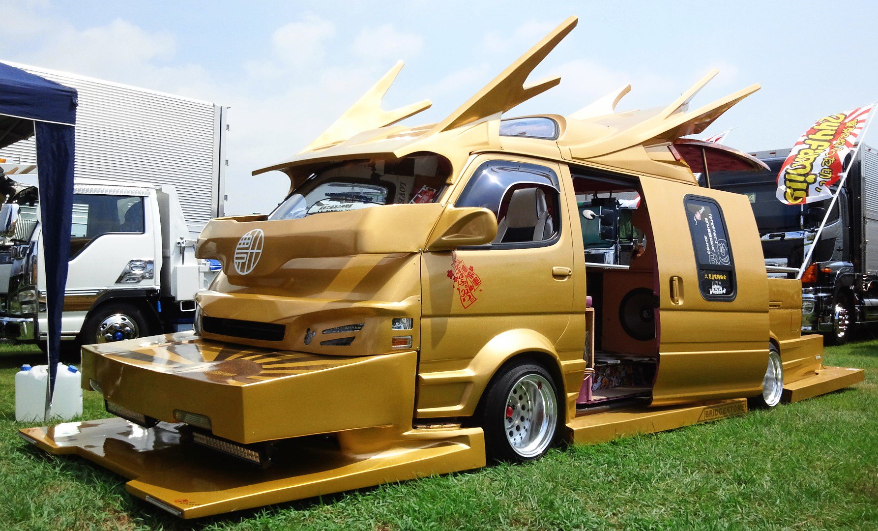 TOYOTA】ハイエースバニングエアロホイールカスタム