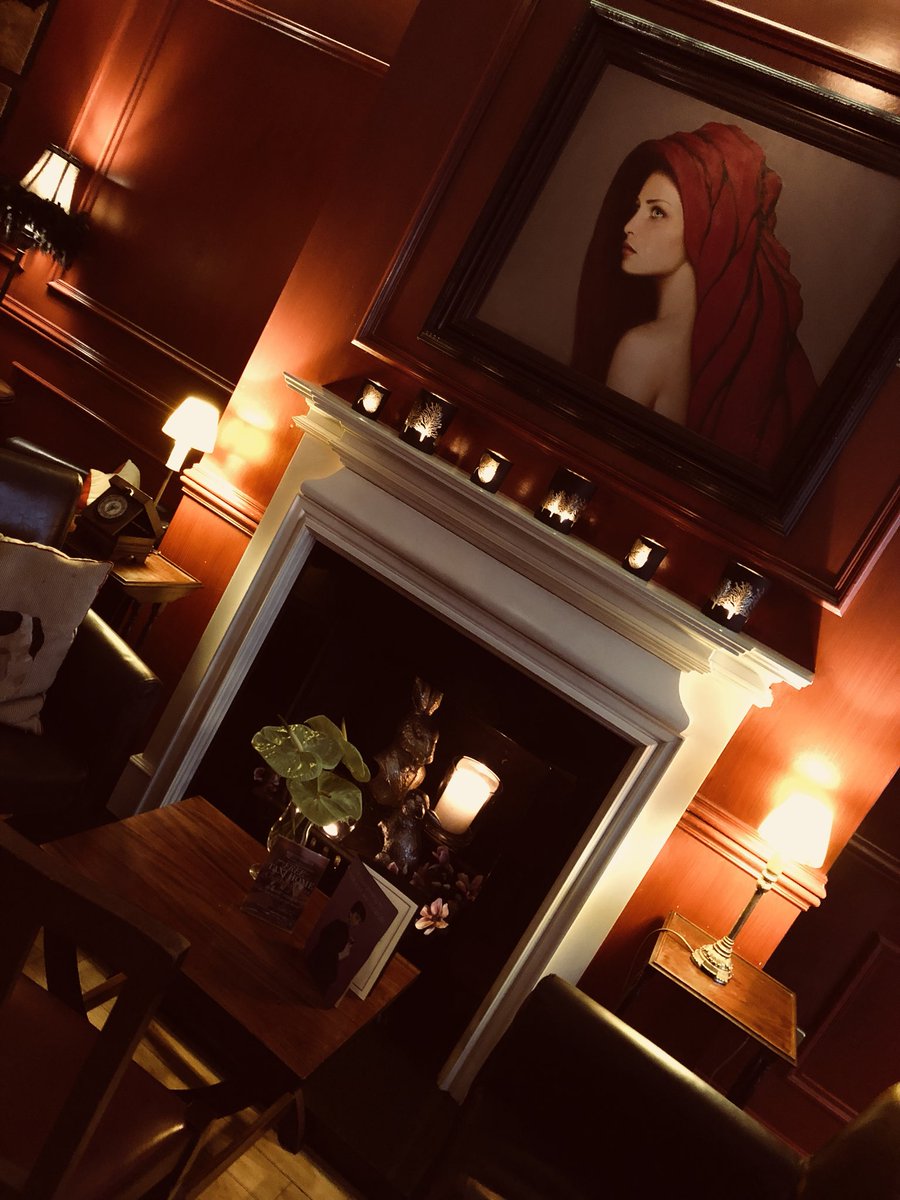 whitegablesgwy's tweet photo. Looking forward to welcoming our guests this evening .. #specialplace #warmwelcome #fancynightout #escapefromthekids #nocooking https://t.co/dier0gvQNO
