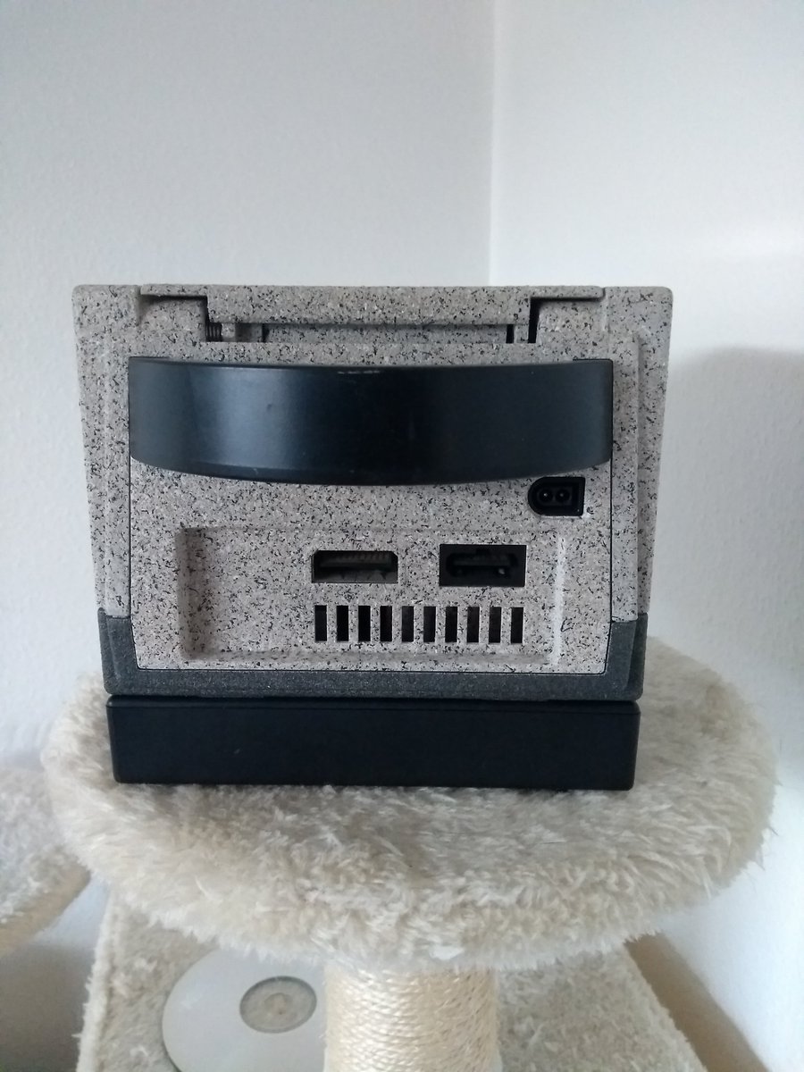 Any love for this custom #GameCube our volunteer Stu created? If there's enough love for it he might be making another custom one to auction off for us! Want that to happen? Better give it a RT! #gwguk #GamersUnite #nintendo