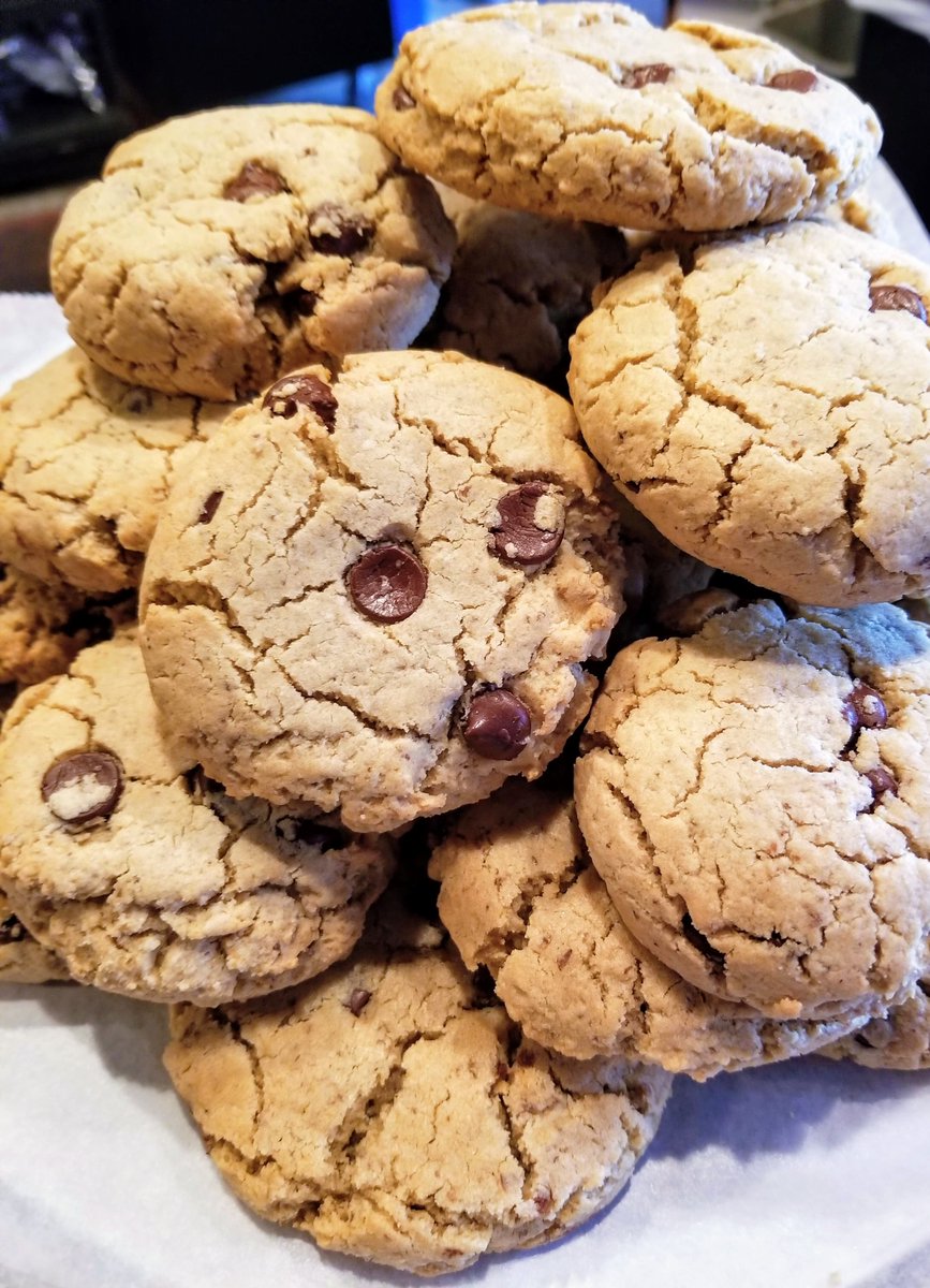 All you need are some fresh baked, made from scratch chocolate chip cookies and sweet Saturday vibes...
#vegan and #glutenfree