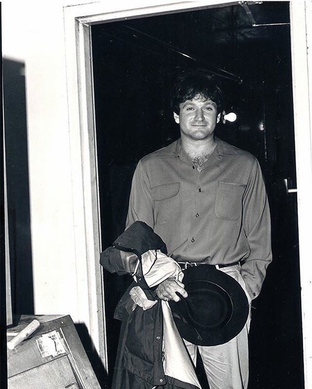 AlBahmani's tweet photo. Photo of #robinwilliams @thecomedystore picking up his check by #Doorguy #videodept #LueDeck #imdyinguphere https://t.co/G5oUXlo0gv https://t.co/bo8Y0GTtzI