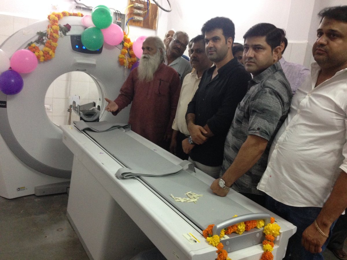 shankarlalmla's tweet photo. मेरे गरीब भाई बहनों को सोनोग्राफी जांच के लिए प्रायवेट अस्पताल में जाकर जांच करवानी पड़ती थी जिसकी लम्बी चौड़ी फीस होती थी, लेकिन अब यह लगभग 1.25 करोड़ रुपये से अधिक की मशीन से सोनोग्राफी जांच निःशुल्क की जायेगी
#Sonographymachine
@ChouhanShivraj
@JPNadda https://t.co/oVMngizRwi