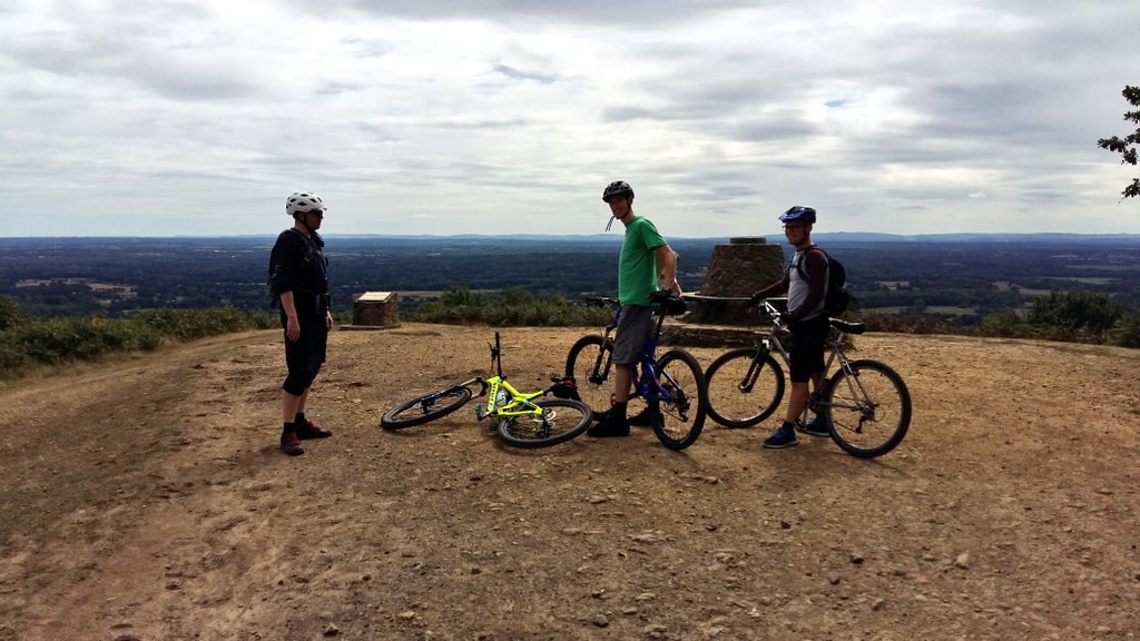 A pause between shredding Holmbury's finest #surreyHills