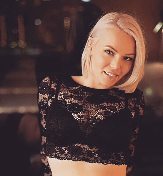 Jeg har fundet sammen med to nye legekammerater, begge #dkwebcambabes som i kender og elsker 😍😜 Vi laver<a href="/tag/dkwebcambabes"class="tags"><span>#dkwebcambabes</span></a><a href="/tag/pigelir"class="tags"><span>#pigelir</span></a>