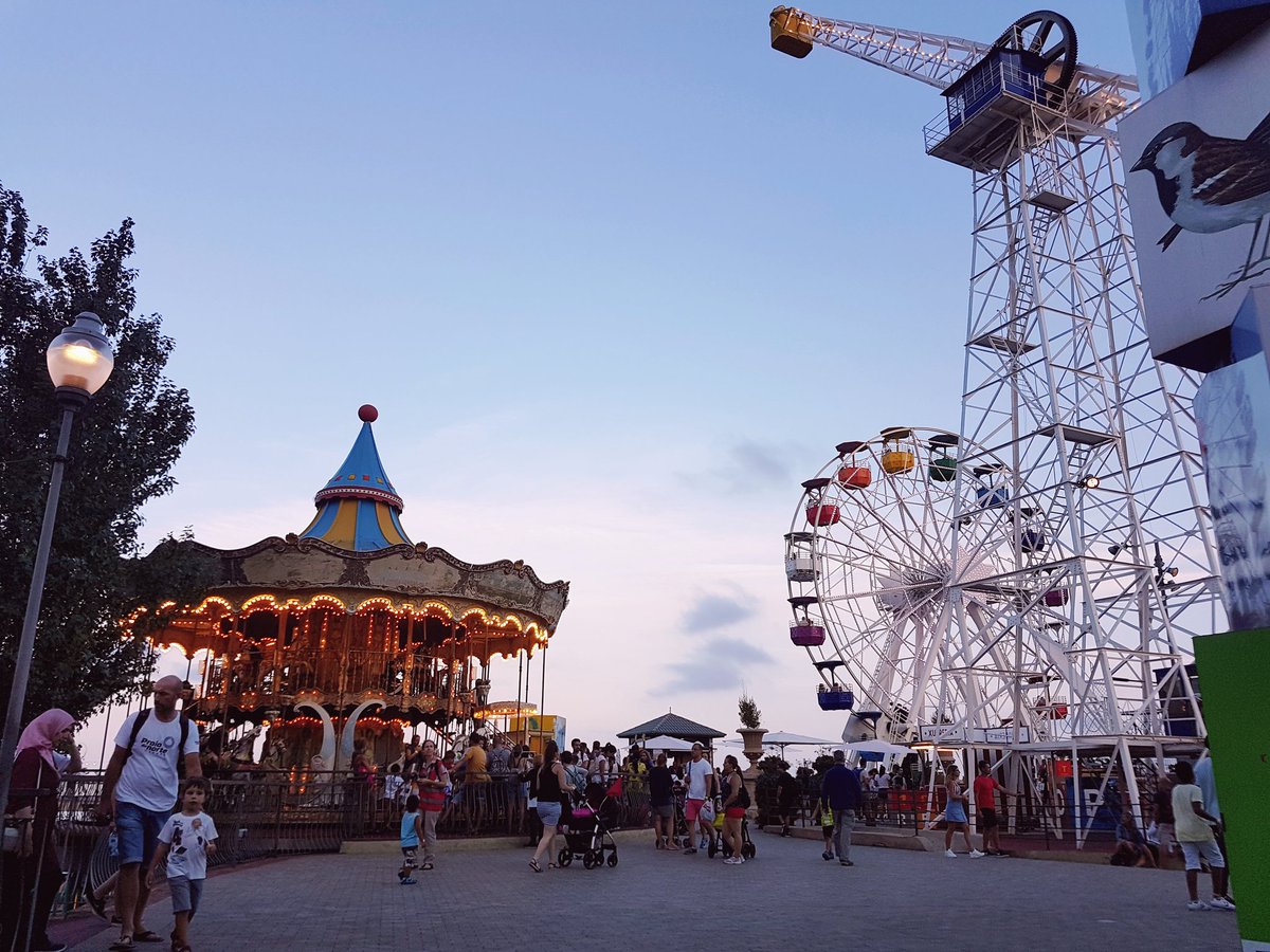 Capvespre al <a href="/parctibidabo/">Parc d'atraccions Tibidabo</a>
