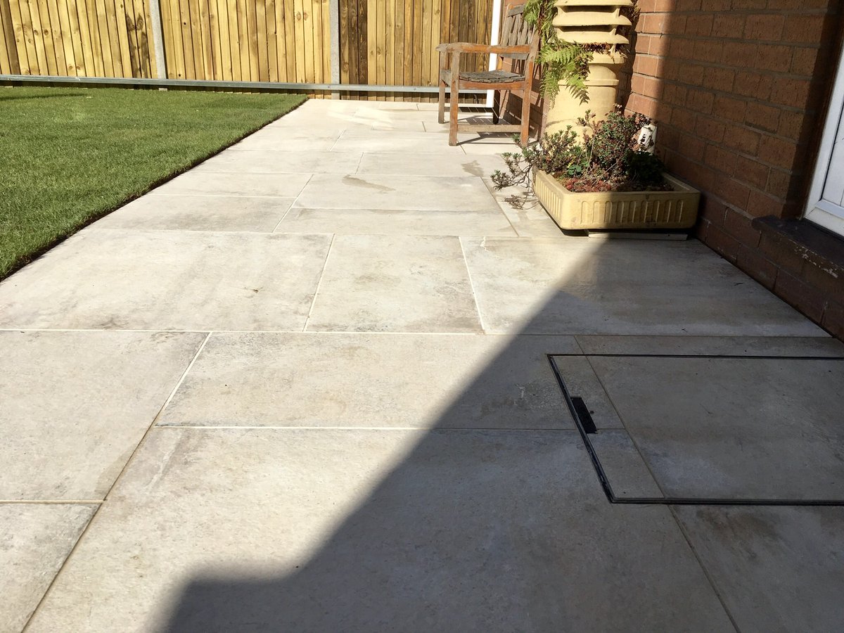 LtdAveryLand's tweet image. Our latest garden refurbishment consisting of only the highest quality @Pavestone Opus Volterra porcelain paving. #AboveAllElseQuality #PavingTheWay