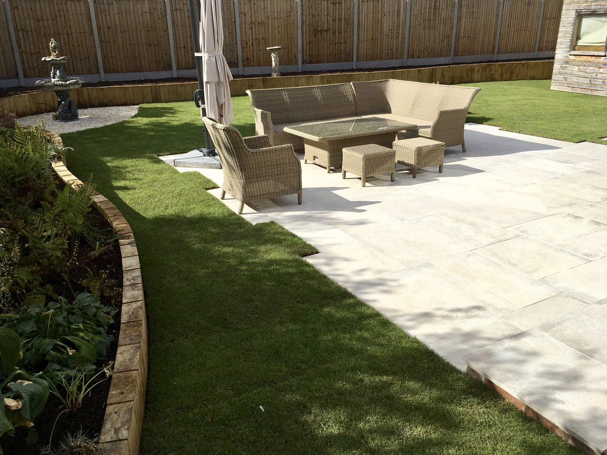 LtdAveryLand's tweet image. Our latest garden refurbishment consisting of only the highest quality @Pavestone Opus Volterra porcelain paving. #AboveAllElseQuality #PavingTheWay