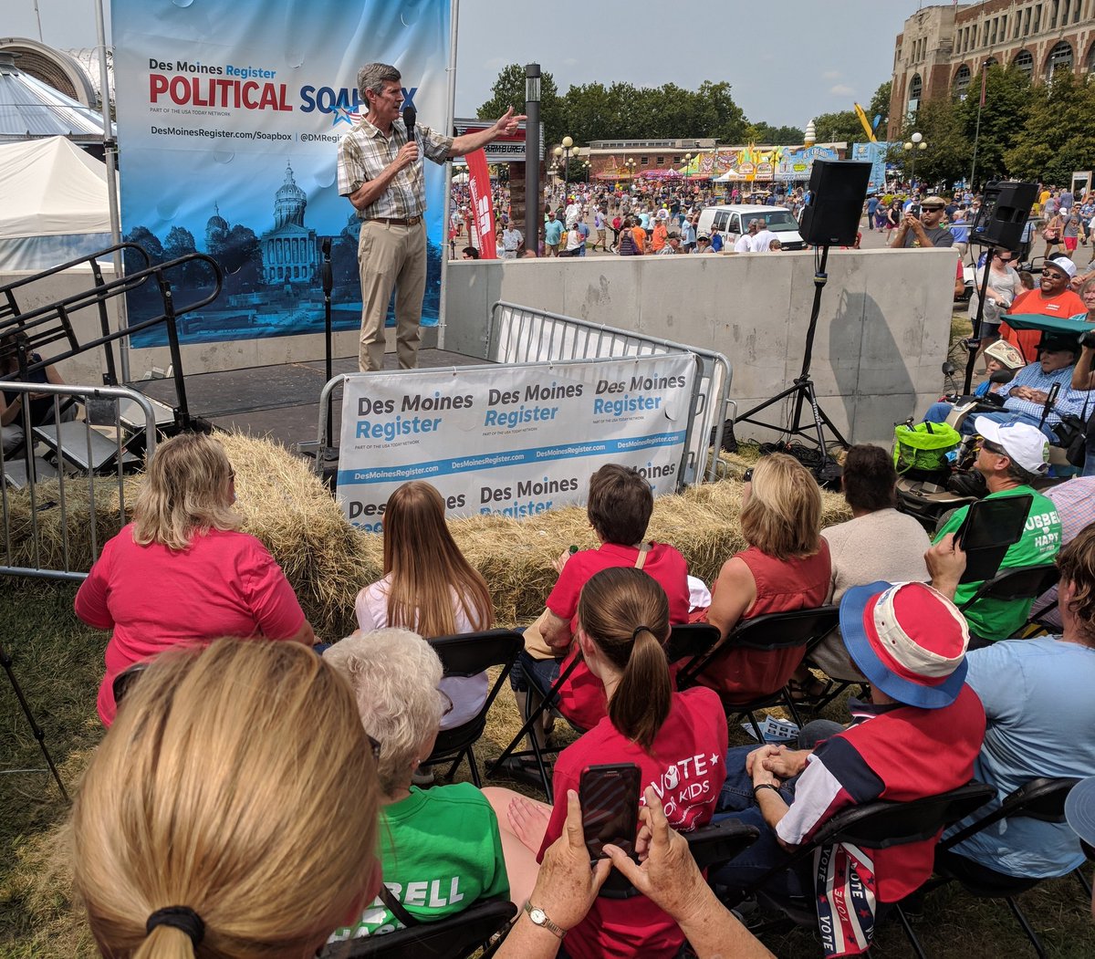 FredHubbell's tweet photo. Beautiful day on the #DMRSoapbox! Our campaign is about putting the people of Iowa first again. That means:
✅ Fully funding public education
✅ Expanding health care and mental health services
✅ Investing in our workforce

Let's #GetIAGrowing! #iagov https://t.co/6qOWhiPWI0
