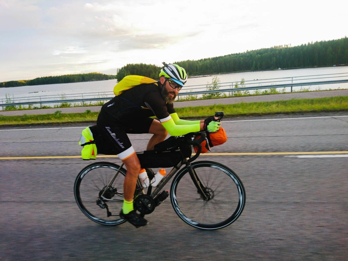 RaceViz's tweet photo. Hij reed op 28.07 vanuit Italië de @NorthCape4000 met aankomst op 10.08! Gefeliciteerd @Pervelo 💪👍 
#sponsor #raceviz #safecycling #wowowRefelectiveWear #ultraride #cyclesocks #armsleeves #hiviz #cyclinggloves #BeSeen #cyclinglife https://t.co/yglCmkPVM3