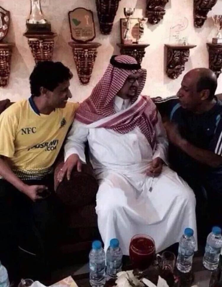 jwer13131's tweet photo. في الحقبة التي لم يحضر فيها الحكم الاجنبي لملاعبنا كانوا يستقبلون ويكرمون الحكم المحلي !!
ويتهمون #الهلال بالإستفادة من التحكيم !!
يالله حلوها !!!!؟؟؟ https://t.co/HYdhOUvPFL