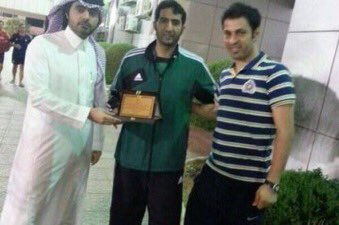 jwer13131's tweet photo. في الحقبة التي لم يحضر فيها الحكم الاجنبي لملاعبنا كانوا يستقبلون ويكرمون الحكم المحلي !!
ويتهمون #الهلال بالإستفادة من التحكيم !!
يالله حلوها !!!!؟؟؟ https://t.co/HYdhOUvPFL