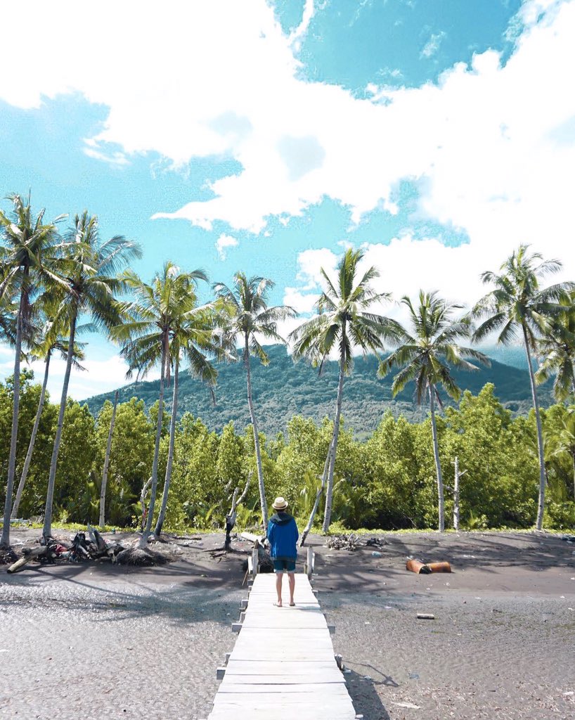 exploreternate's tweet photo. Green and Blue is the prime colors of the world, and that from which its loveliness arises. Happy weekend! Pante Fitu capture by @rvanmy #exploreternate.
โ
KEEP OUR ENVIRONMENT CLEAN!
#BuanglahSampahPadaTempatnya. https://t.co/yWDDLqVX02