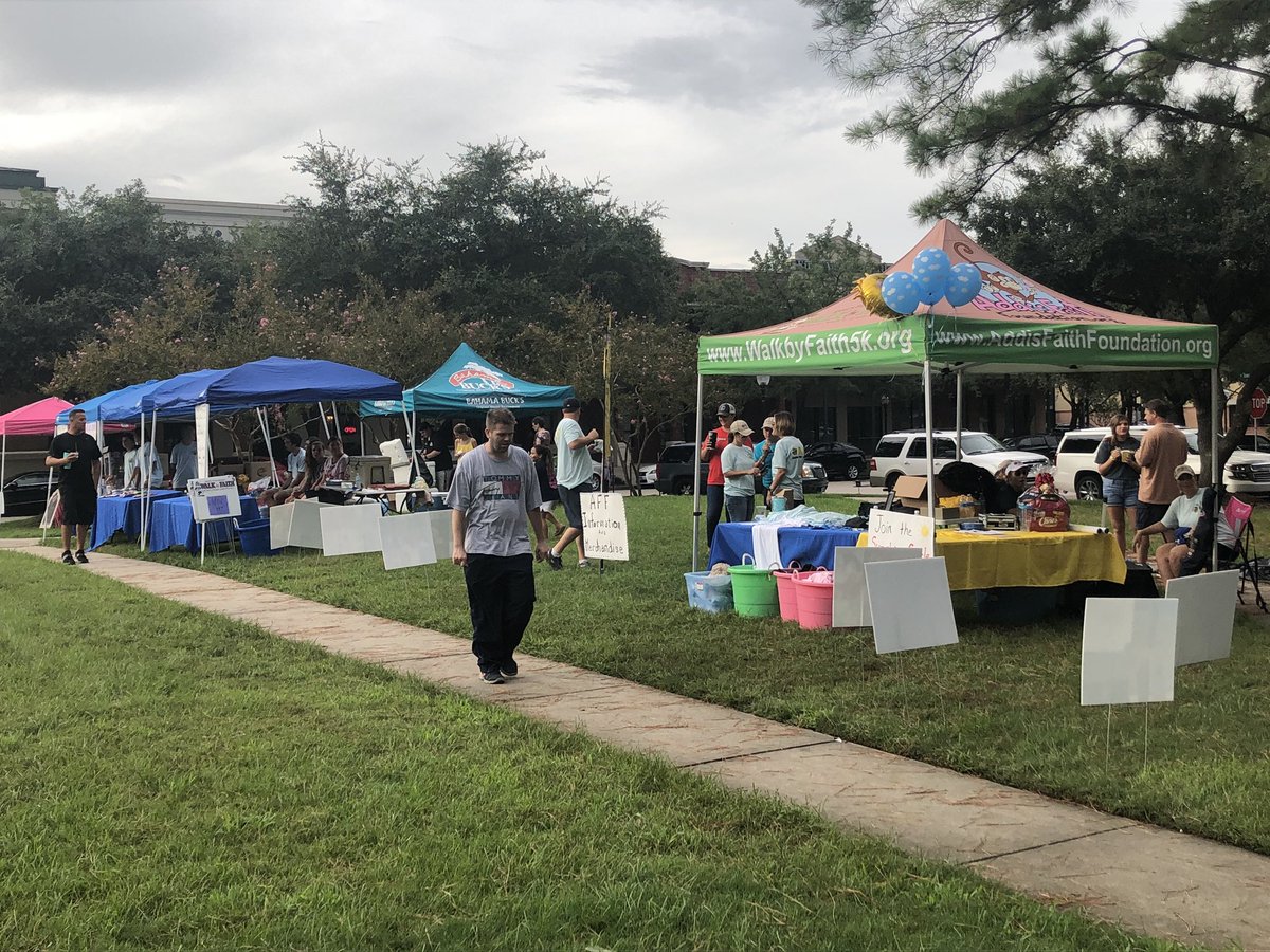 koehler1997's tweet photo. Celebrating AFF’s 10-year #Addiversary  at Kingwood Town Center. If you want to make a lasting impact on families please join the Sunshine Circle. $350K given to 300+ families in 10 years to provide hope to families of kids fighting cancer. https://t.co/bq0d33DsI8