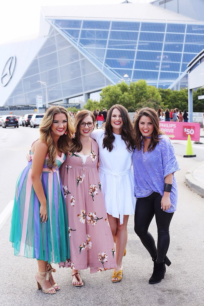 Adding <a href="/taylorswift/">TaylorSwift</a> to the crew tonight! Beyond happy to be back together with these three.💋 #reputationstadiumtour