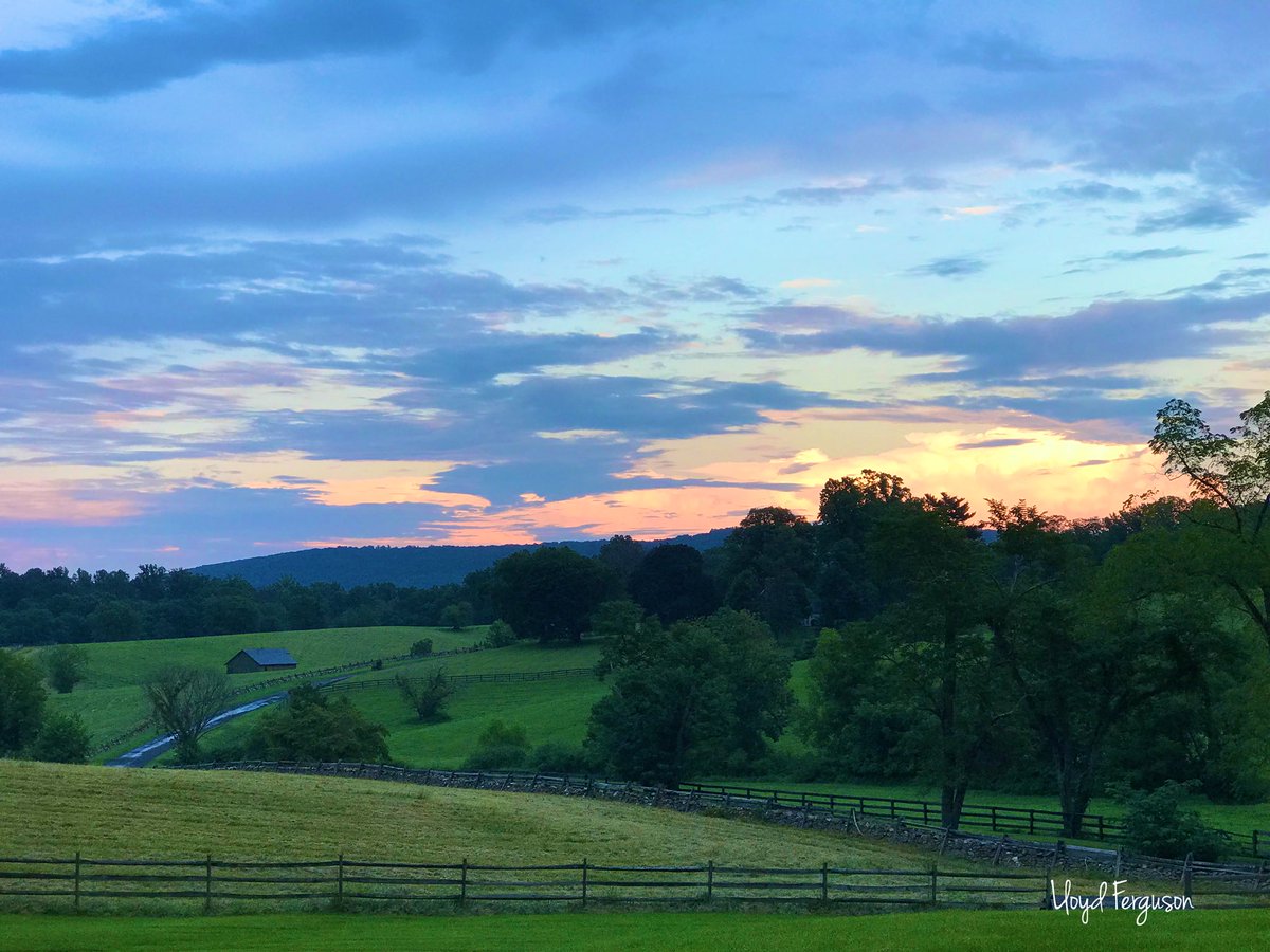 @laurynricketts @amelia_draper @dougkammerer @garyfox5dc @gwenfox5dc @suepalkafox5dc @MikeTFox5 @MelissaNordWx @ABC7EileenW @hbwx @VisitLoudoun @visitmiddleburg A beautiful ending to this Saturday Middleburg Virginia feel free to use